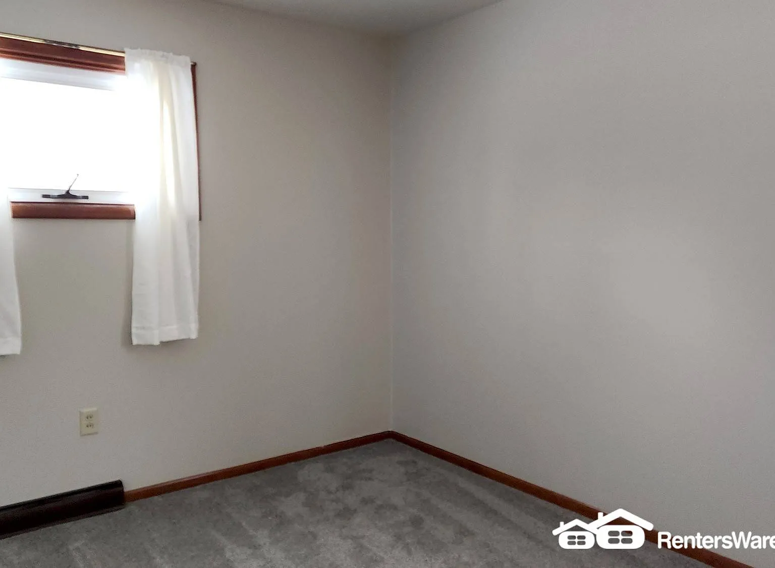 Beautifully Updated 4br/2ba Home Near Downtown New Richmond — Photo 2