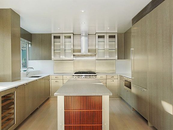 2nd image of 200 E 66th St APT Phd2101