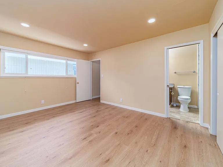 877 Miller Ave — Photo 14