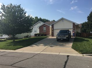 808 SE 11th Ter, Lees Summit, MO 64081