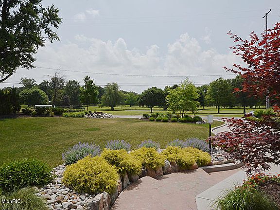5th image of 550 Country Club Dr