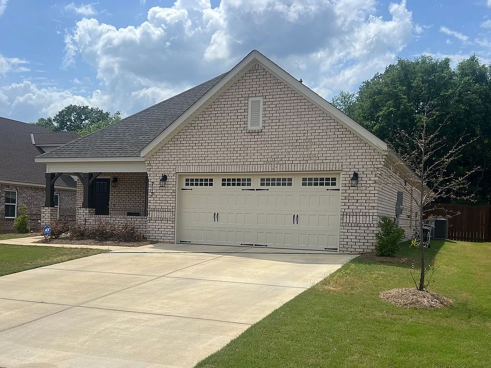 2nd image of 717 Harbin Dr