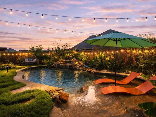 462 Wintergreen Dr, Waxahachie, TX 75165