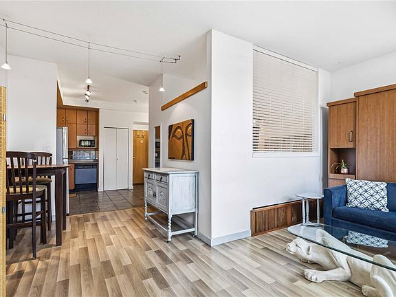 5th image of 409 Swift St #117
