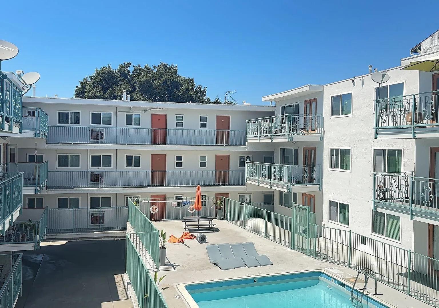 Charming Apartments in Prime Oakland Location! — Photo 4