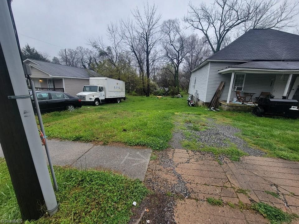 2nd image of 808 E Commerce Ave