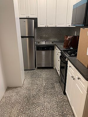 4th image of 113 W 70th St #5A