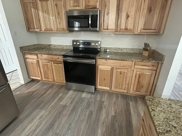 506 W Poe St — Photo 14