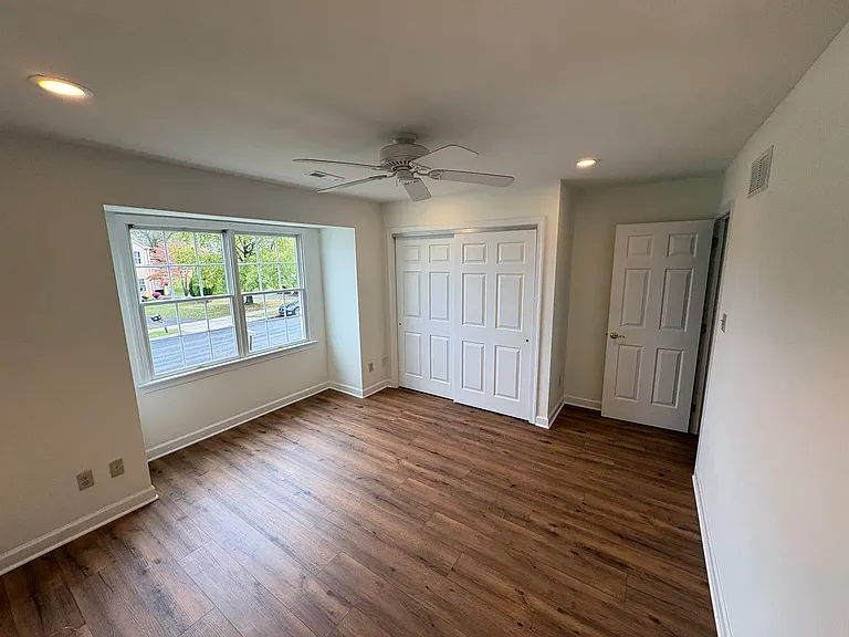 220 Spring House Ln — Photo 5