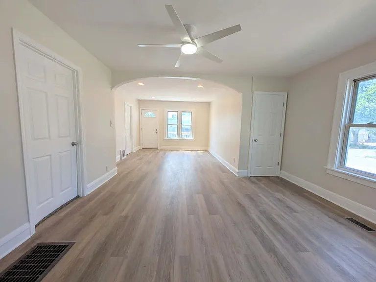 295 W Hickory St — Photo 6