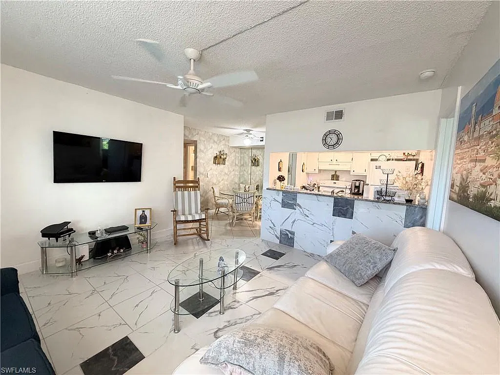 2 bed, 2.0 bath, 735 sqft, $2,300 — Photo 4