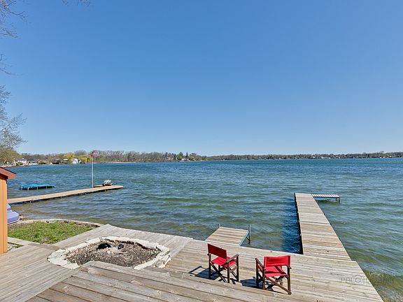 3rd image of 6 E Lake Shore Dr