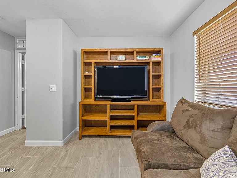 45023 W Miramar Rd — Photo 16
