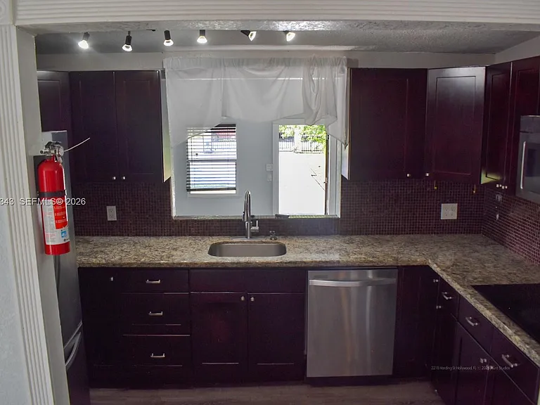 2218 N Harding St — Photo 71