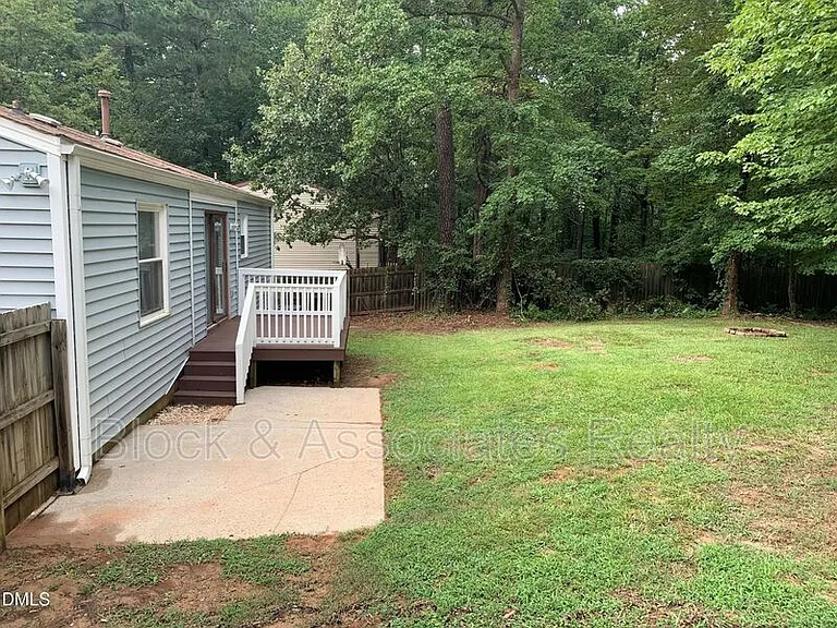 2600 Courier Ct — Photo 4