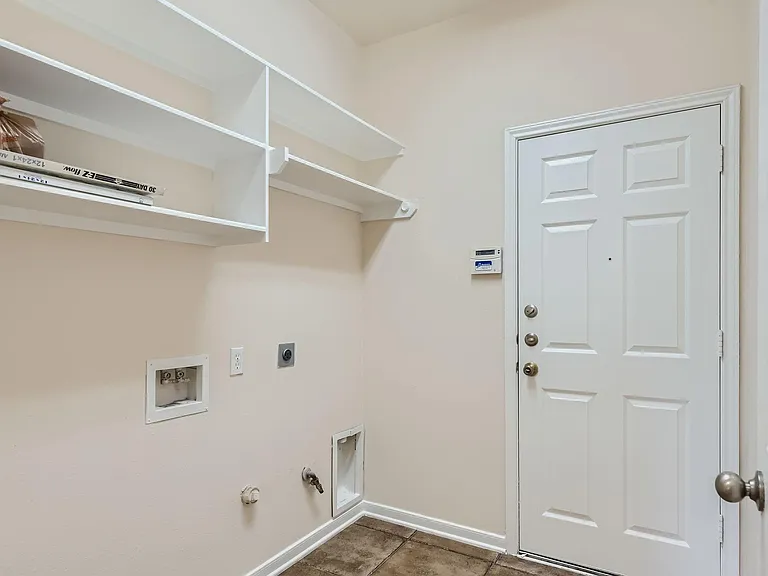 1907 Silver Brook Ln — Photo 25
