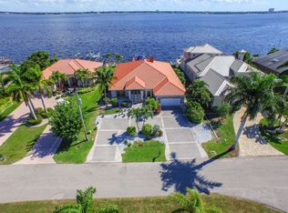 3825 SE 21st Pl, Cape Coral, FL 33904