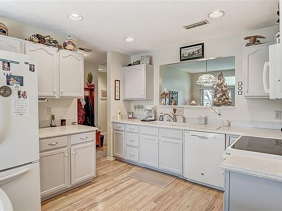 4th image of 2349 Promenade Way