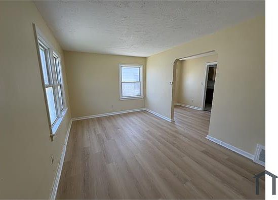 3rd image of 16222 Lotus Dr