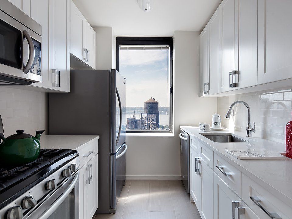 1st image of 255 W 94th St APT 16F