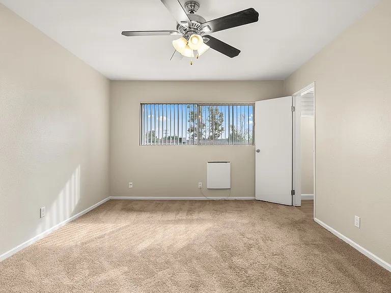 Melrose Place Apartments — Photo 14