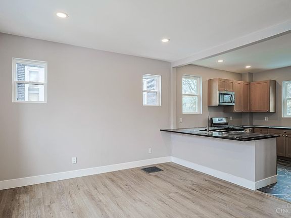 5th image of 1132 Carmania Ave