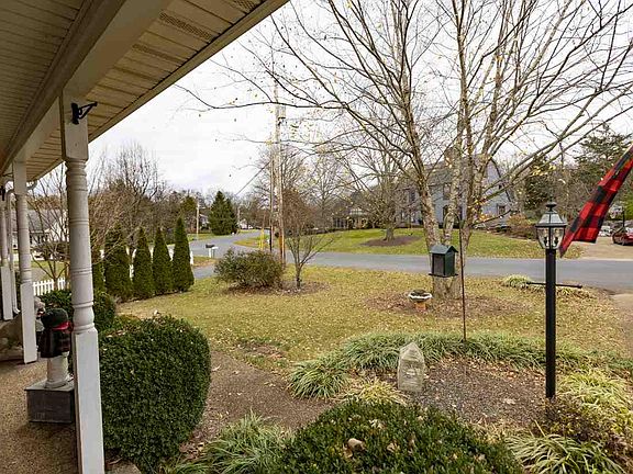 2nd image of 965 Circle Dr