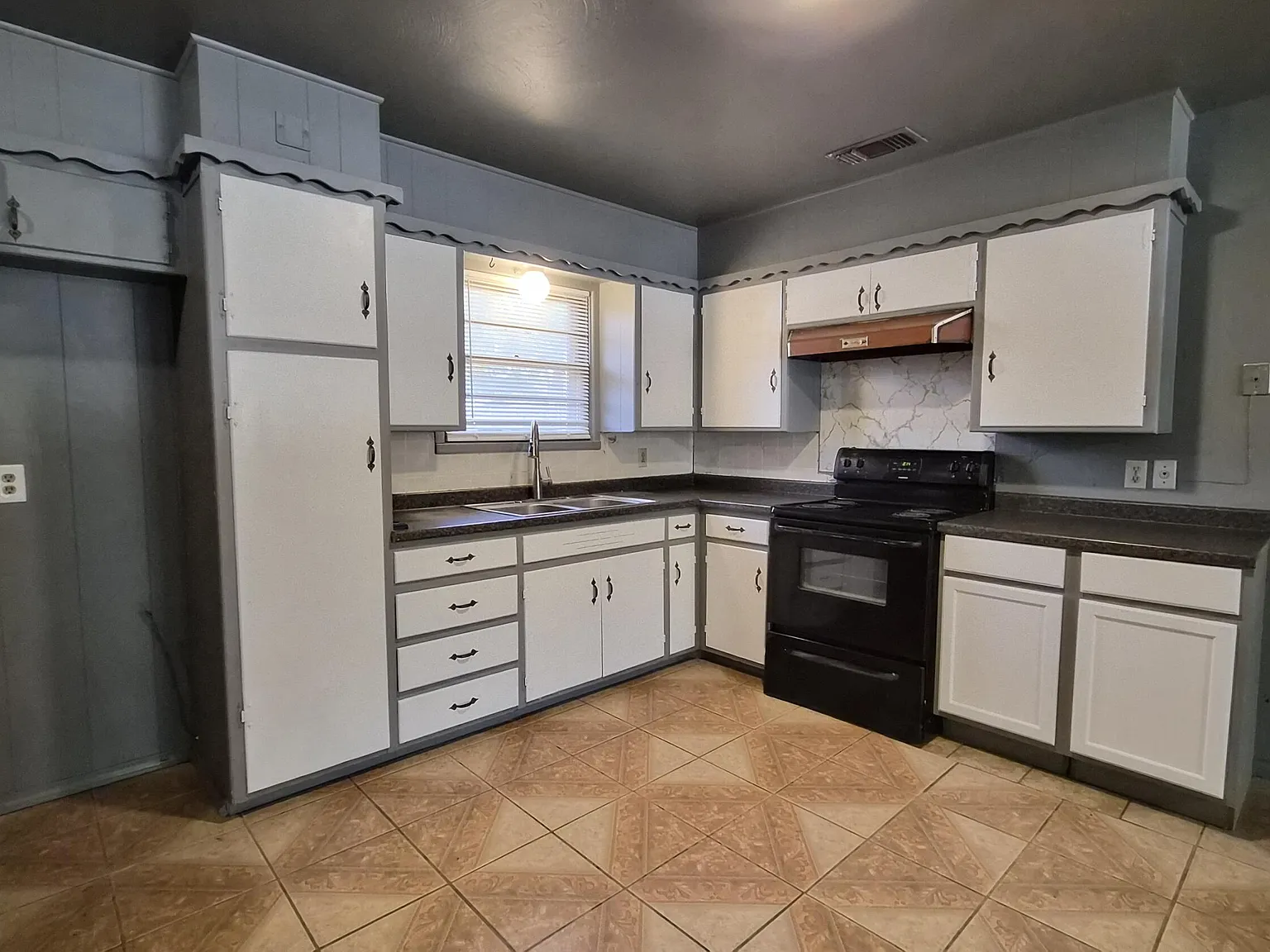 2 bed, 1.0 bath, 882 sqft, $800 — Photo 3