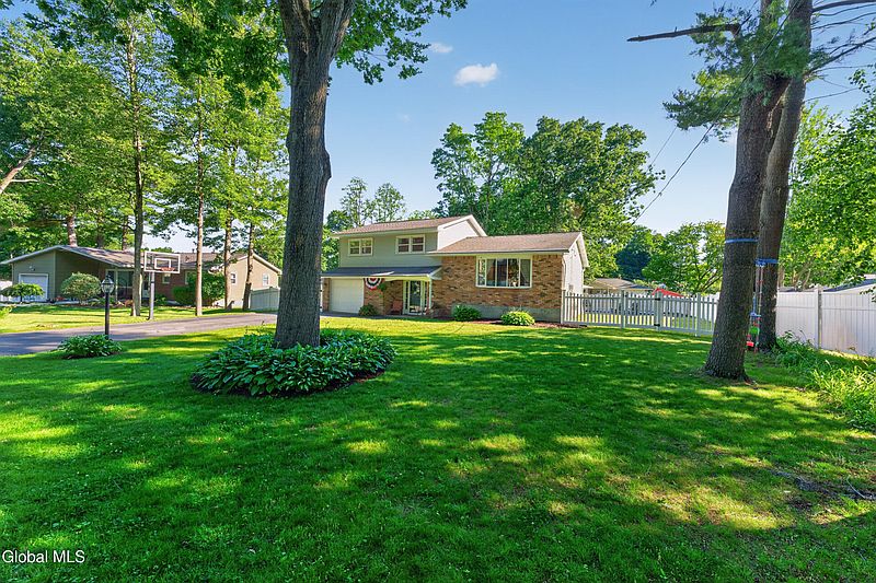 2nd image of 14 Ponderosa Drive