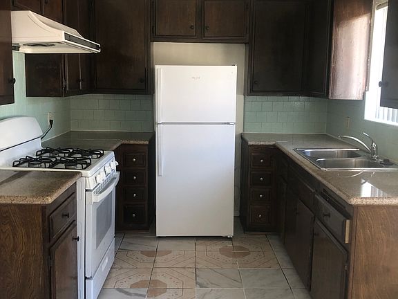 4th image of 2218 N Lincoln Park Ave