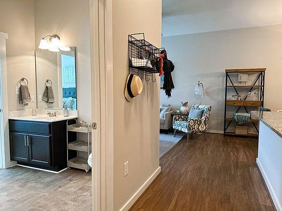5th image of 3428 Briarcliff Dr #S