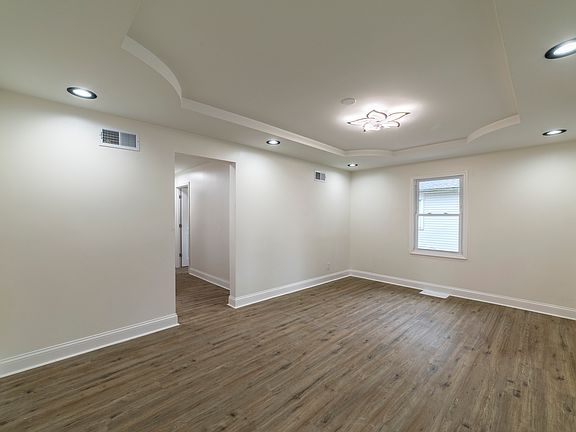 3rd image of 6527 Parrish Ave