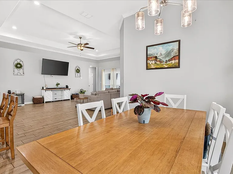 2445 Manuel Ln — Photo 20