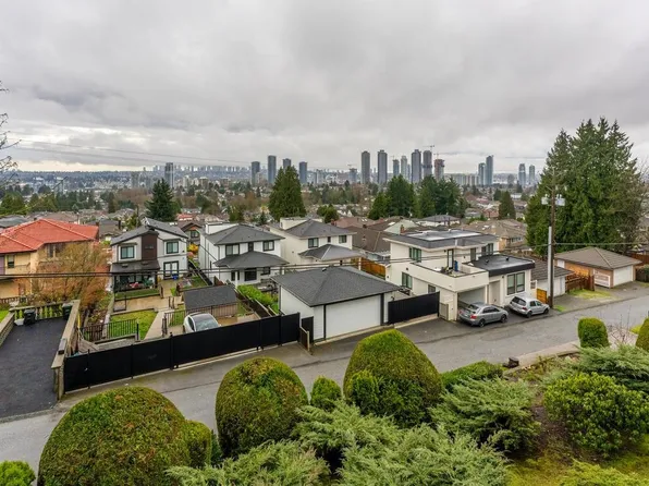 5340 Hastings St #307, Burnaby, BC V5B 1R1