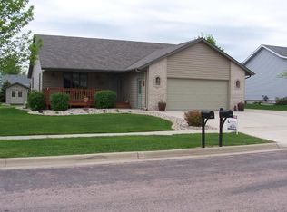 507 W 8th St, Dell Rapids, SD 57022
