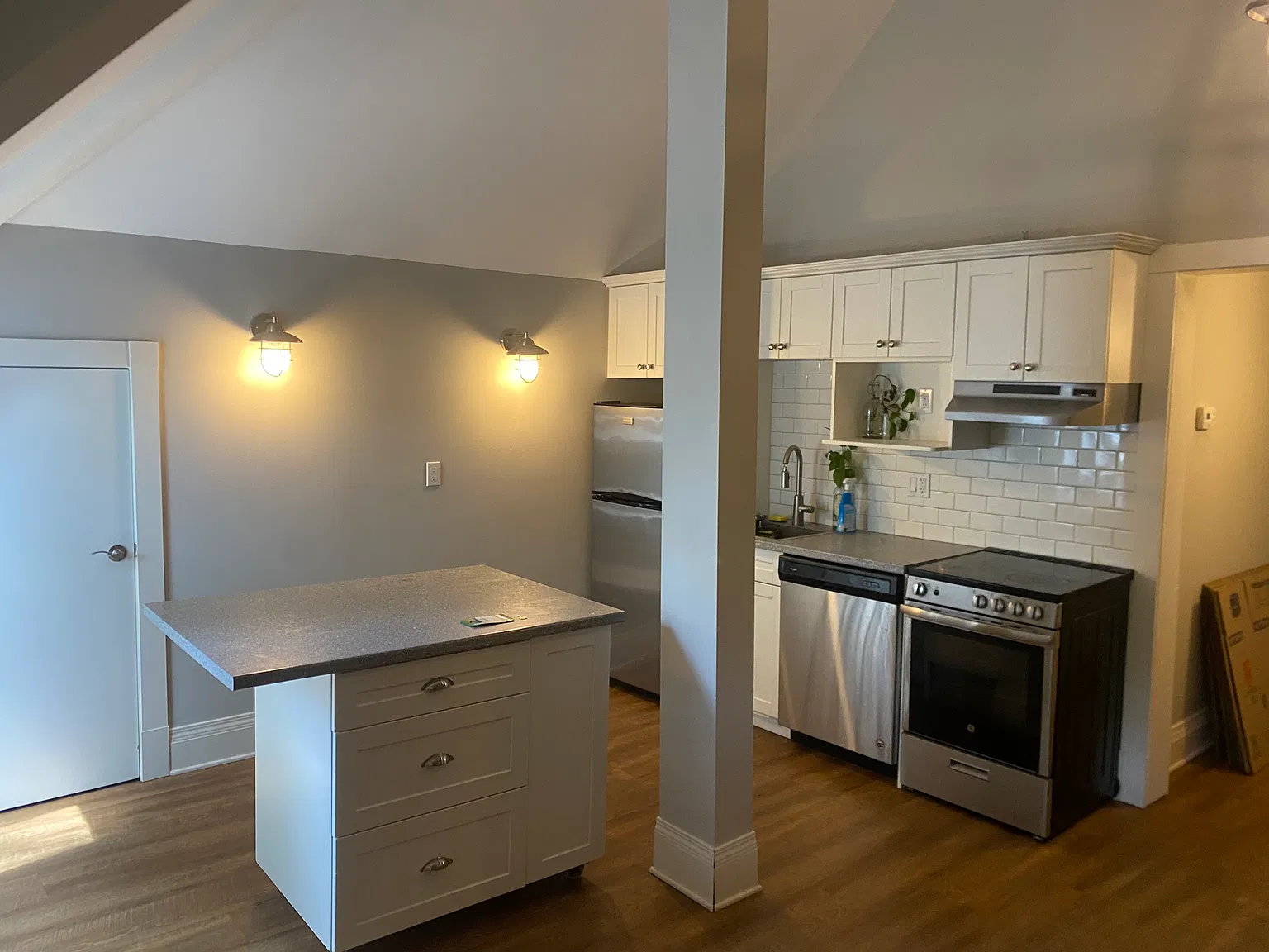 1 bed, 10 sqft, $1,974 — Photo 4