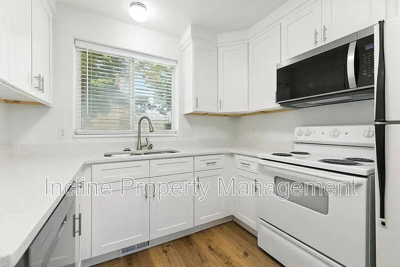 2 bed, 1.0 bath, 1148 sqft, $1,475 — Photo 2