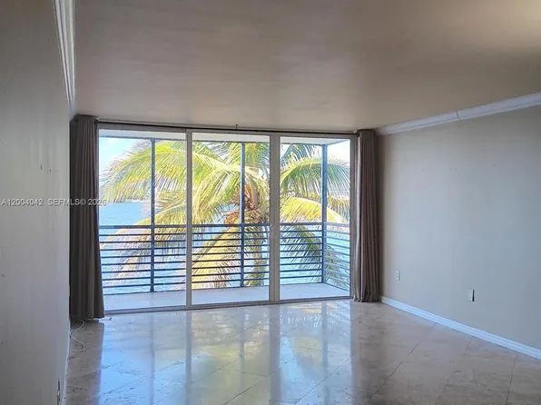 1075 NE Miami Gardens Dr APT 306, Miami, FL 33179