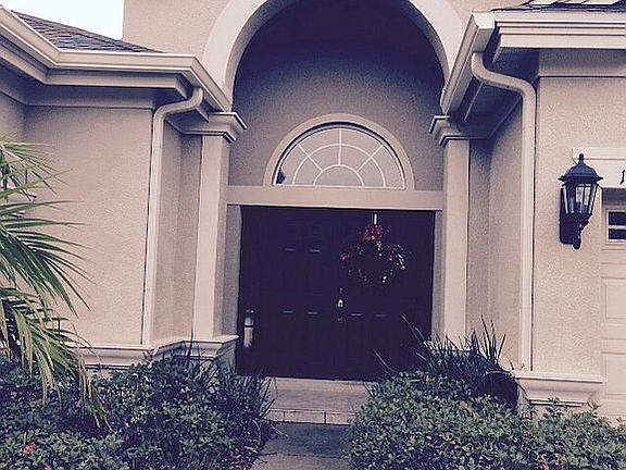 Dramatic rotunda walkway