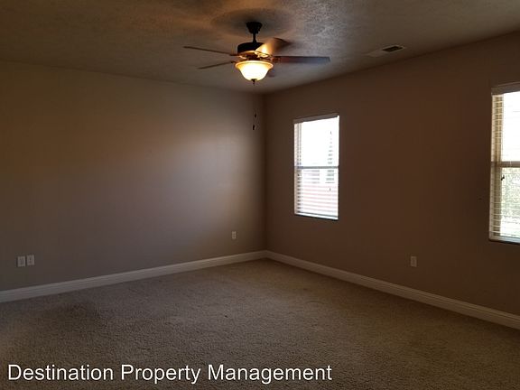 2nd image of 925 N Catalpa Dr