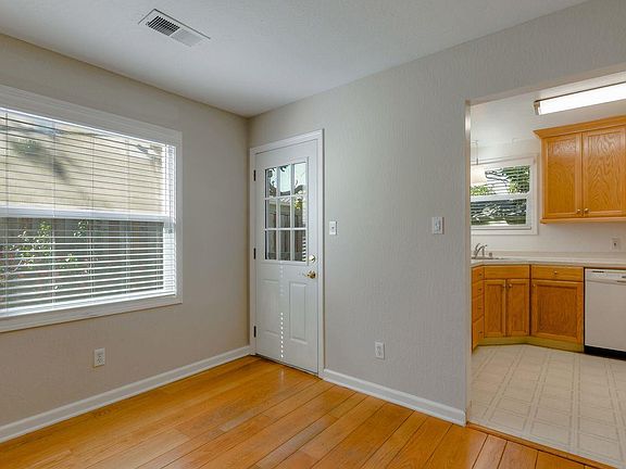 5th image of 967 N California Ave