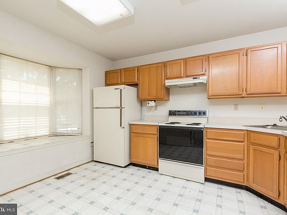 3rd image of 1526 Saint Christopher Ct