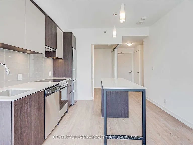 203 College St #512 — Photo 10