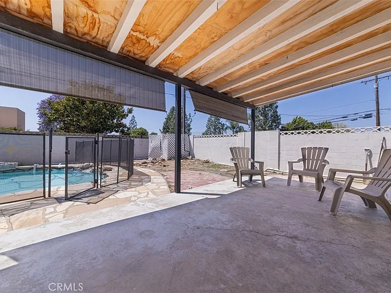 1688 N Shaffer St — Photo 37