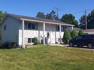 104 Bennett Ave APT B, Hartford, MI 49057