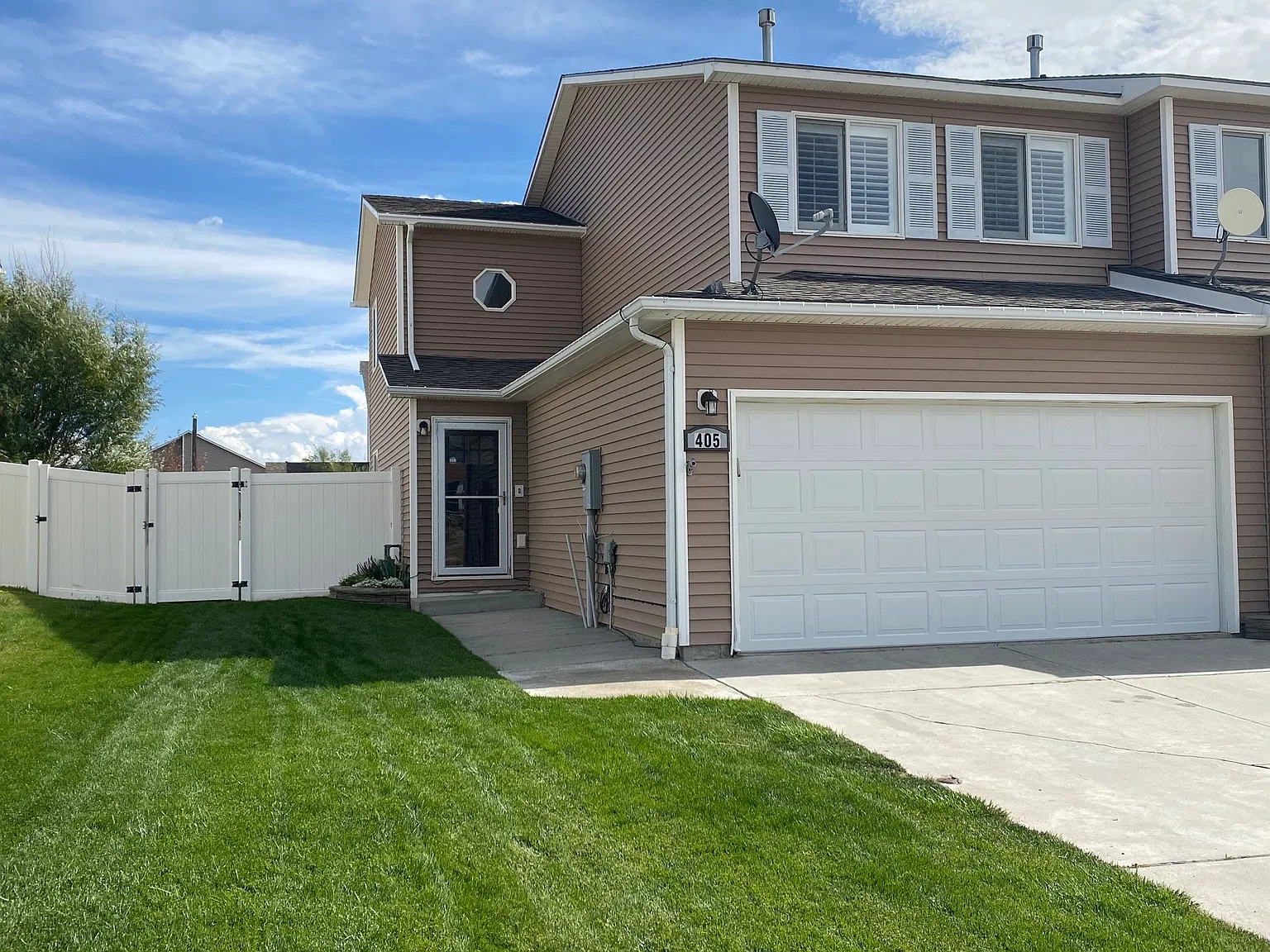 Updated Townhome Close to Schools and Shopping! — Photo 1
