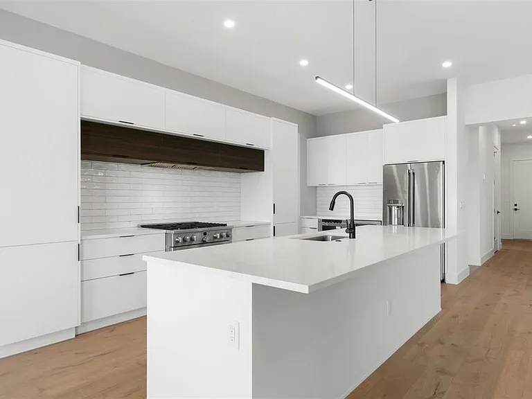 1810 4th St E — Photo 10
