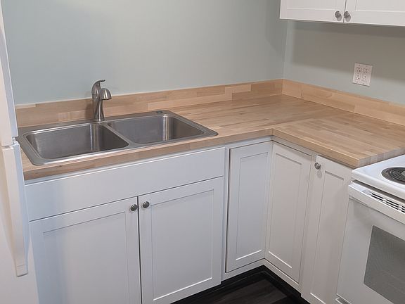 4th image of 113 S Quaker Ln Floor 2