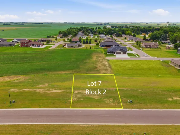 1504 Castle St, Larchwood, IA 51241
