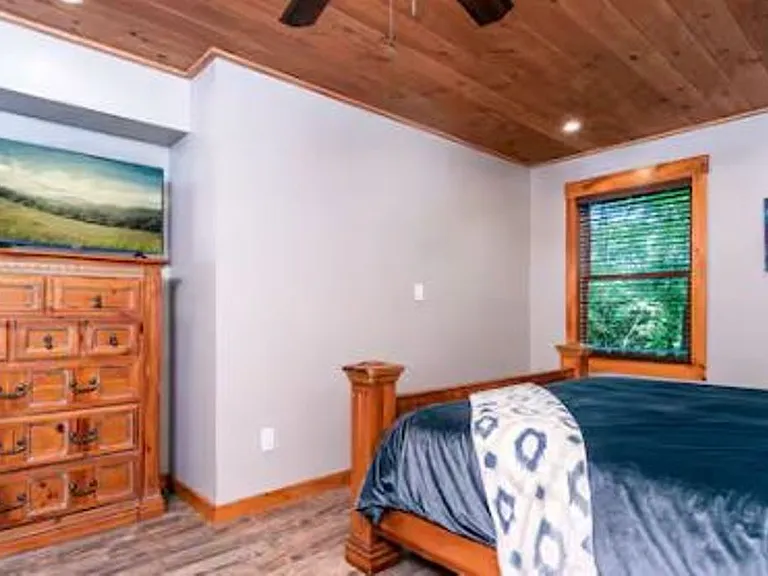 623 Wintergreen Dr — Photo 7